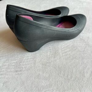 Great Condition- Crocs-Heels Womens 10 Black Lina Wedge Dual Comfort